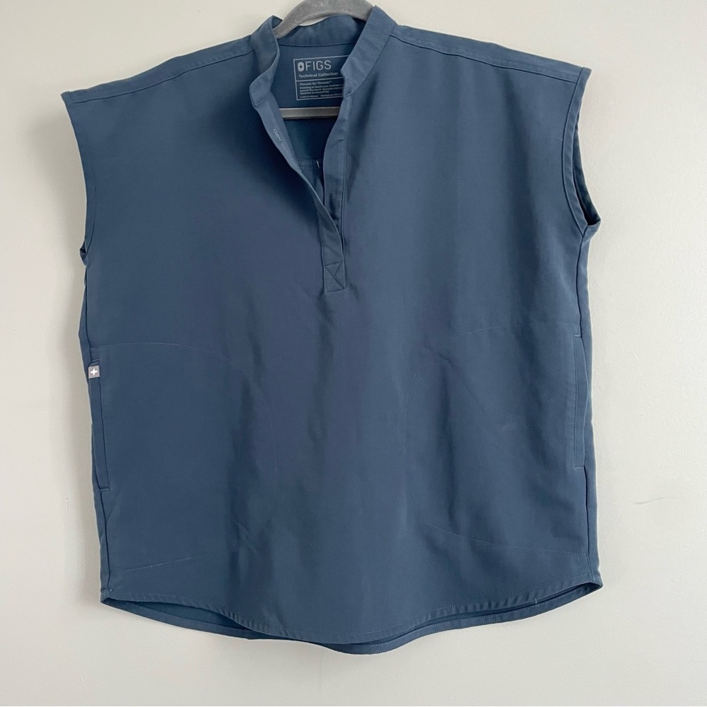 NWOT Figs Rafaela Oversized Scrub Top. Size Small